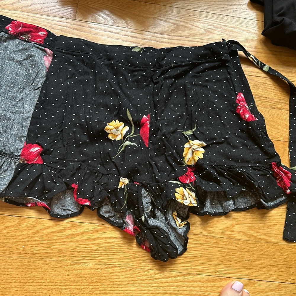 Short tie around skirt